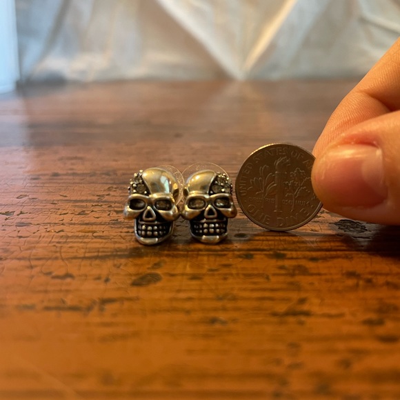 .SKULL. Earrings w/ diamonds - Picture 6 of 6